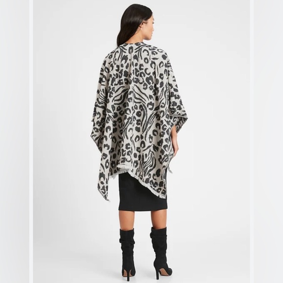 Banana Republic Reversible Leopard Poncho - Picture 2 of 5